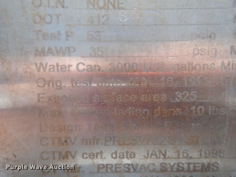 image for item IL9861 1998 Mack RD690S  vacuum truck