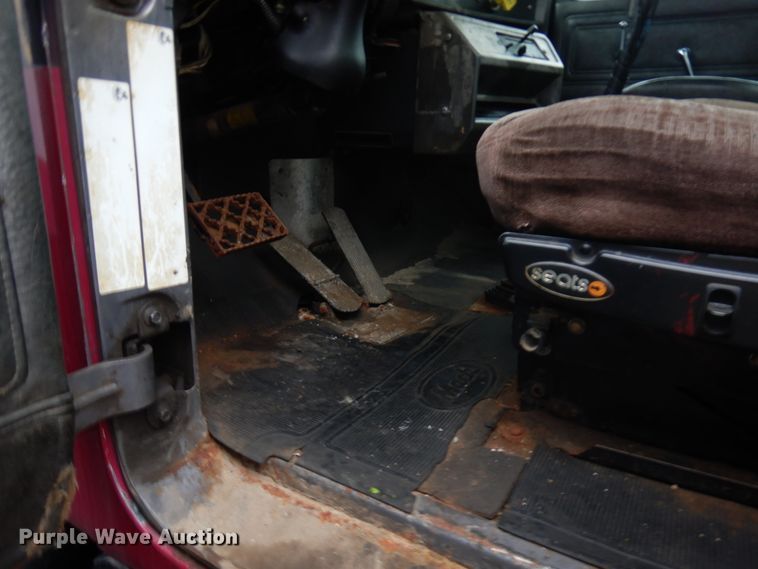 image for item IL9861 1998 Mack RD690S  vacuum truck