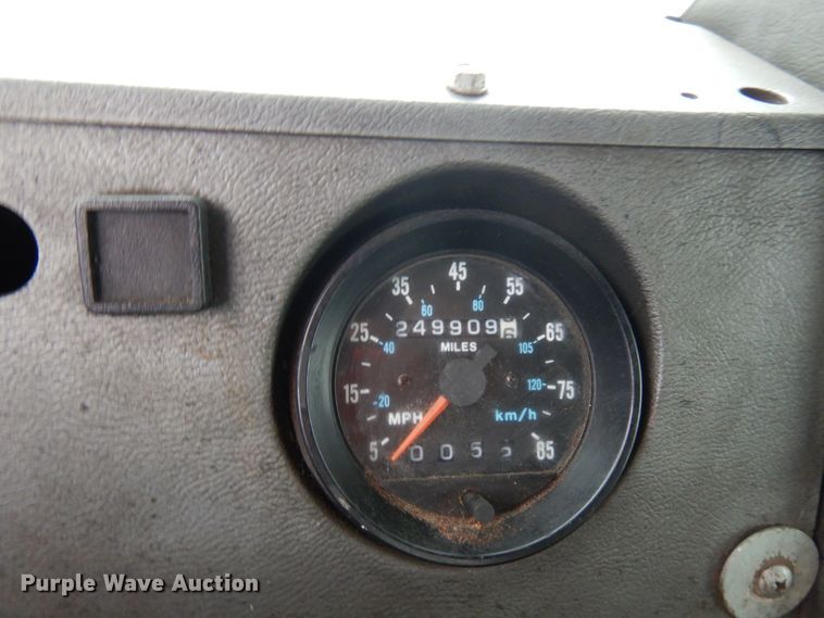 image for item IL9861 1998 Mack RD690S  vacuum truck