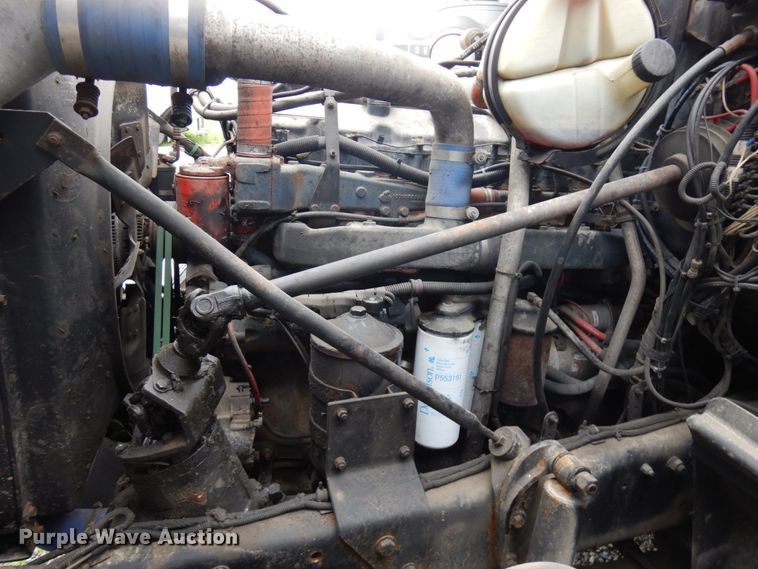 image for item IL9861 1998 Mack RD690S  vacuum truck