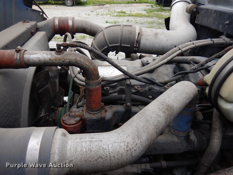 image for item IL9861 1998 Mack RD690S  vacuum truck