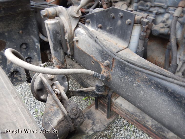 image for item IL9861 1998 Mack RD690S  vacuum truck