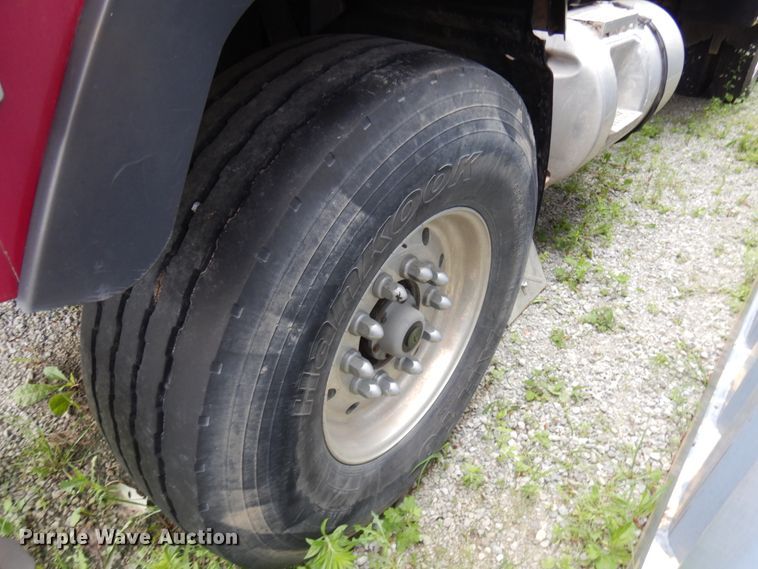 image for item IL9861 1998 Mack RD690S  vacuum truck