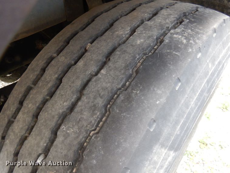 image for item IL9861 1998 Mack RD690S  vacuum truck