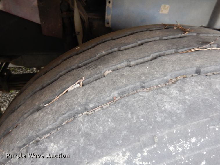 image for item IL9861 1998 Mack RD690S  vacuum truck