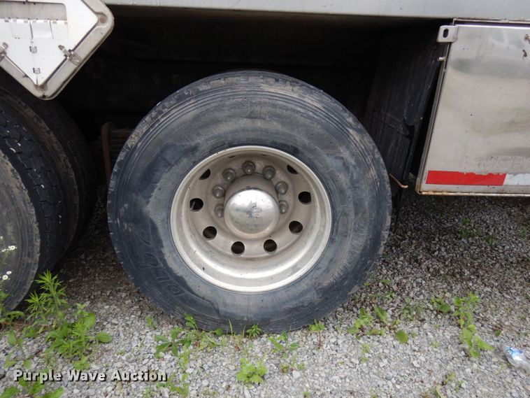 image for item IL9861 1998 Mack RD690S  vacuum truck