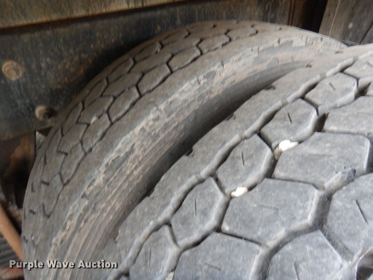 image for item IL9861 1998 Mack RD690S  vacuum truck