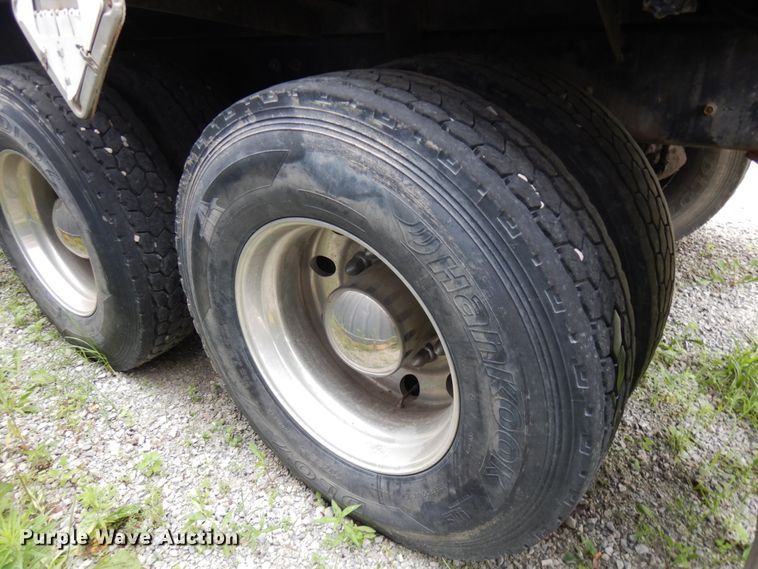 image for item IL9861 1998 Mack RD690S  vacuum truck