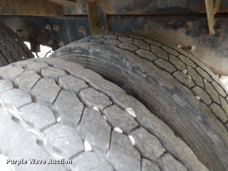 image for item IL9861 1998 Mack RD690S  vacuum truck