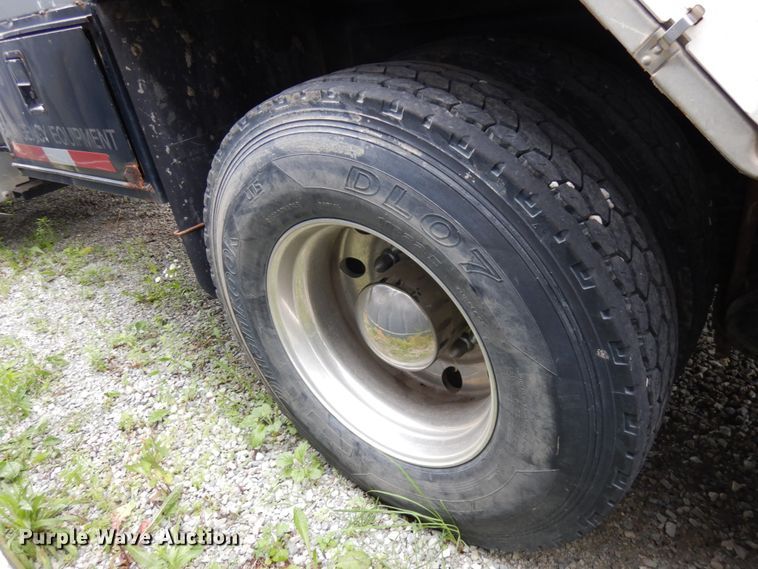 image for item IL9861 1998 Mack RD690S  vacuum truck