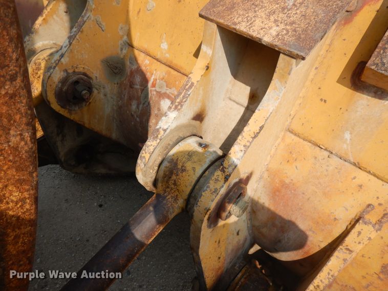 image for item IL9891 1999 Caterpillar 988F  wheel loader