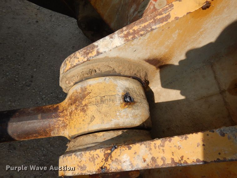 image for item IL9891 1999 Caterpillar 988F  wheel loader