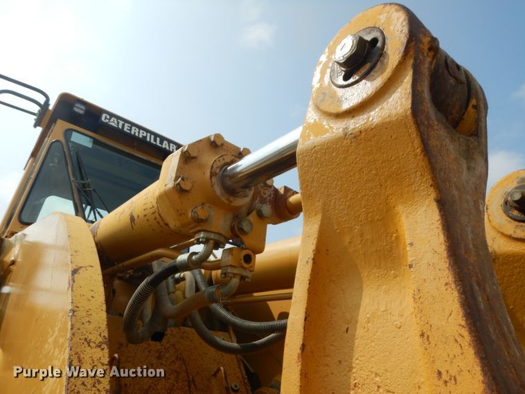 image for item IL9891 1999 Caterpillar 988F  wheel loader