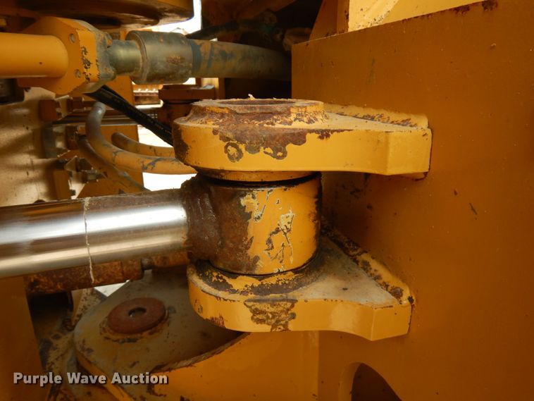 image for item IL9891 1999 Caterpillar 988F  wheel loader