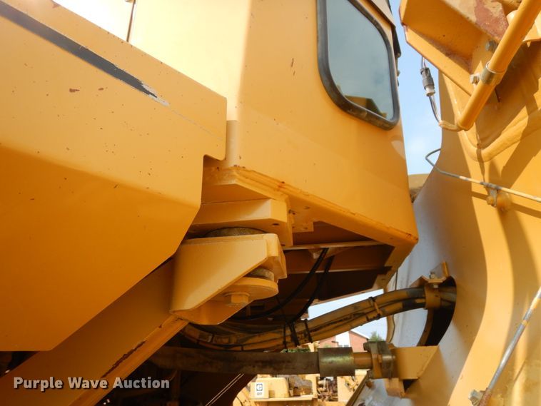 image for item IL9891 1999 Caterpillar 988F  wheel loader