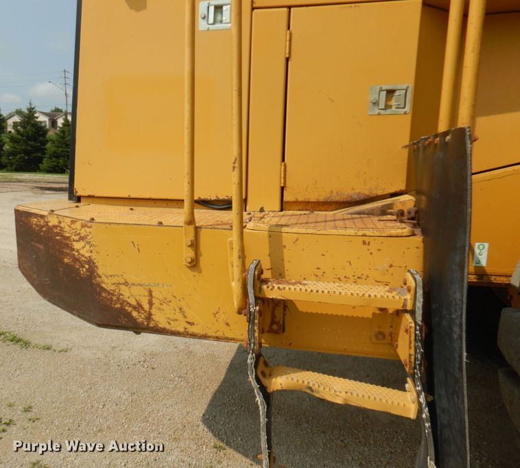 image for item IL9891 1999 Caterpillar 988F  wheel loader