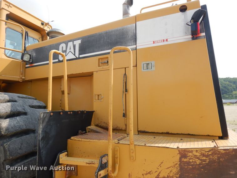 image for item IL9891 1999 Caterpillar 988F  wheel loader