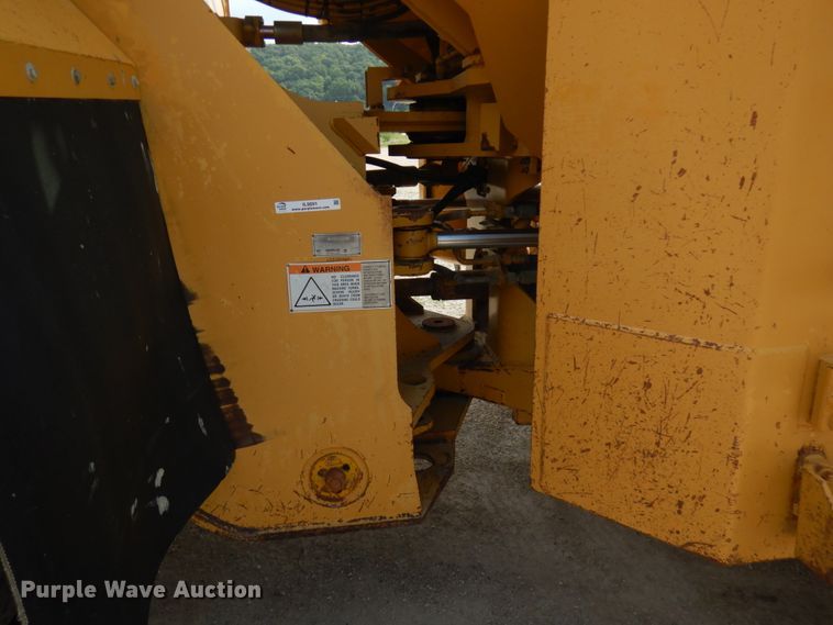 image for item IL9891 1999 Caterpillar 988F  wheel loader