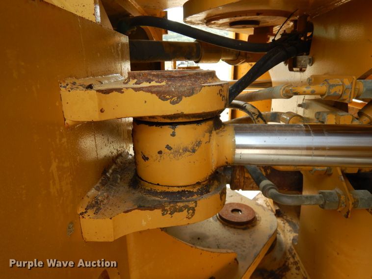 image for item IL9891 1999 Caterpillar 988F  wheel loader