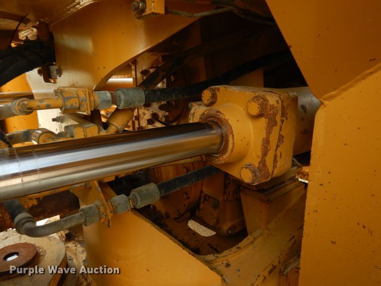 image for item IL9891 1999 Caterpillar 988F  wheel loader