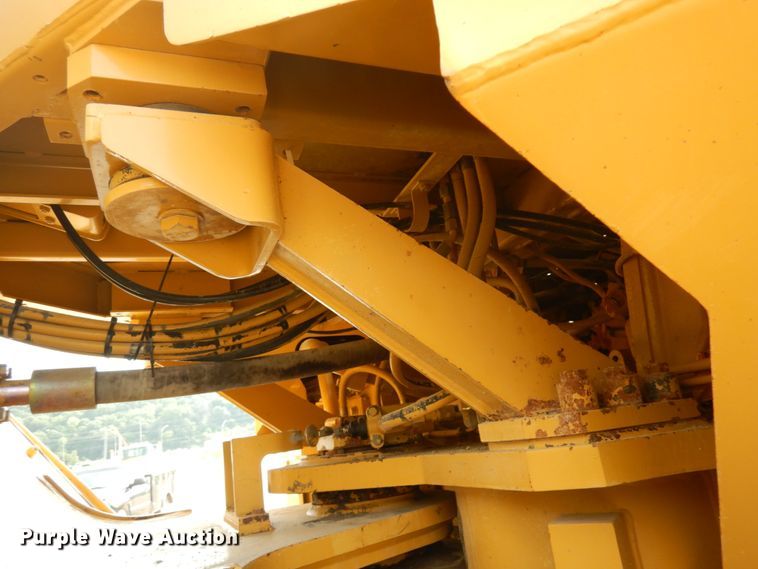 image for item IL9891 1999 Caterpillar 988F  wheel loader