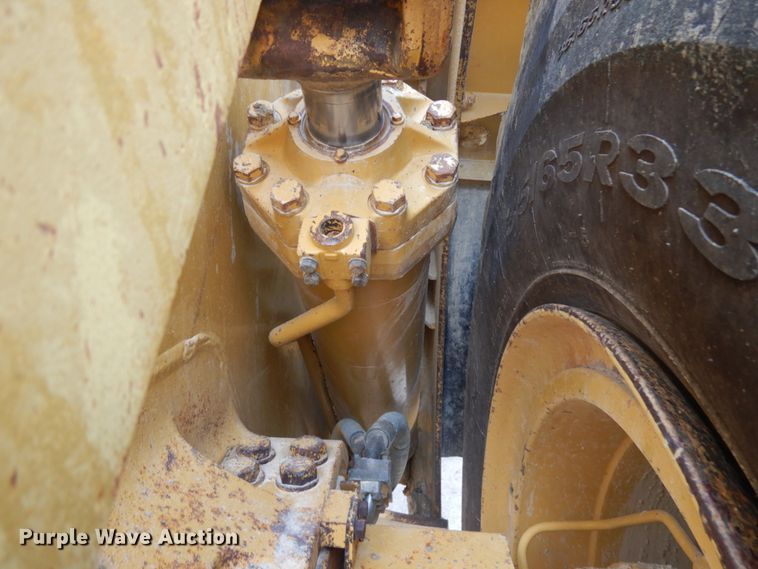 image for item IL9891 1999 Caterpillar 988F  wheel loader