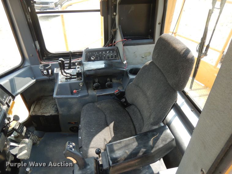 image for item IL9891 1999 Caterpillar 988F  wheel loader