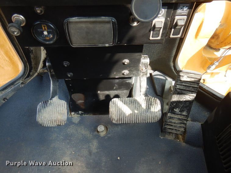 image for item IL9891 1999 Caterpillar 988F  wheel loader