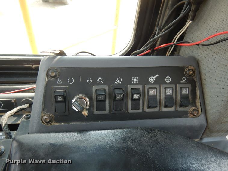 image for item IL9891 1999 Caterpillar 988F  wheel loader