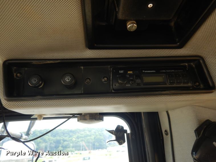 image for item IL9891 1999 Caterpillar 988F  wheel loader