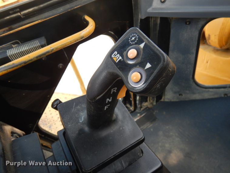 image for item IL9891 1999 Caterpillar 988F  wheel loader