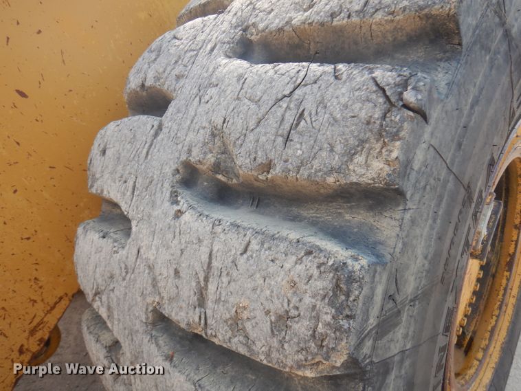 image for item IL9891 1999 Caterpillar 988F  wheel loader