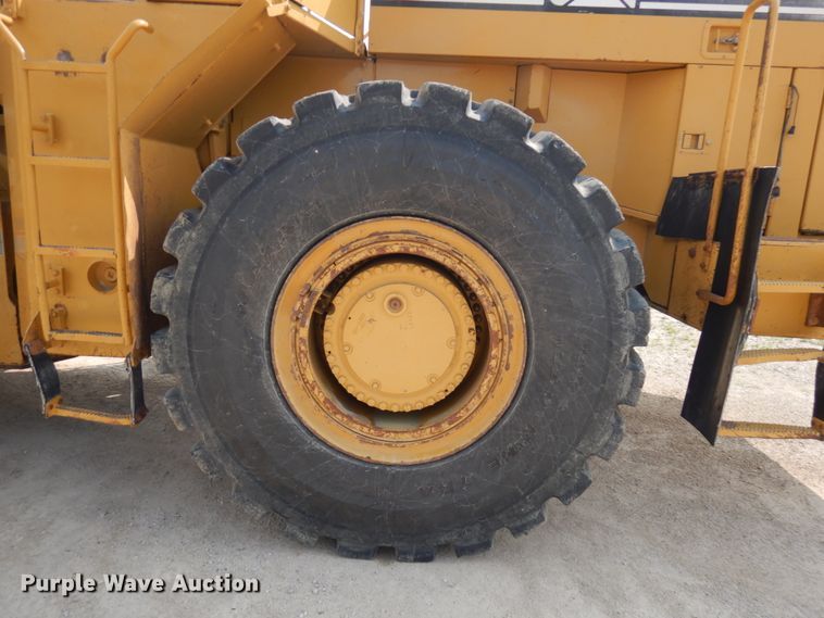 image for item IL9891 1999 Caterpillar 988F  wheel loader