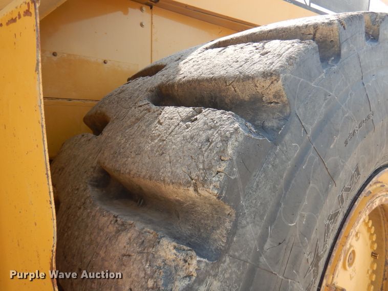 image for item IL9891 1999 Caterpillar 988F  wheel loader