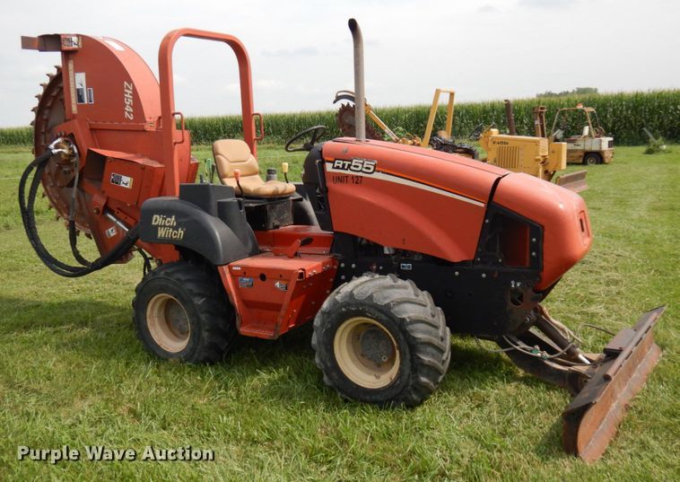 image for item IL9916 2004 Ditch Witch RT55  rock saw