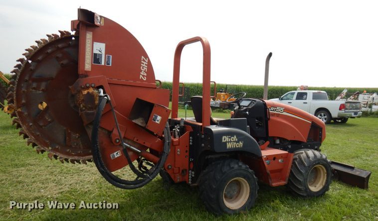 image for item IL9916 2004 Ditch Witch RT55  rock saw