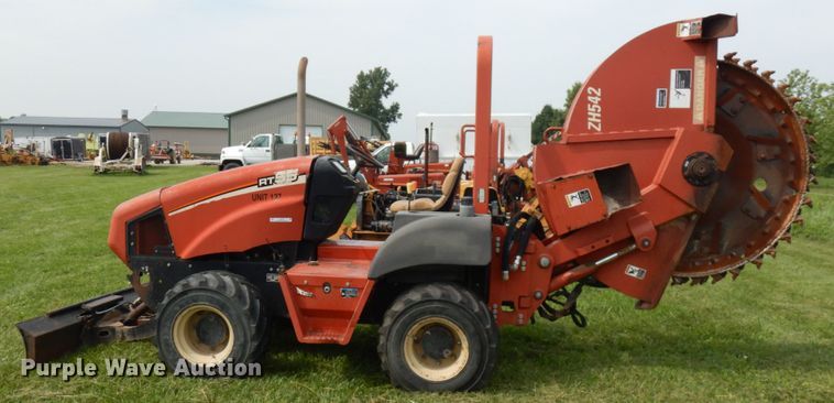 image for item IL9916 2004 Ditch Witch RT55  rock saw