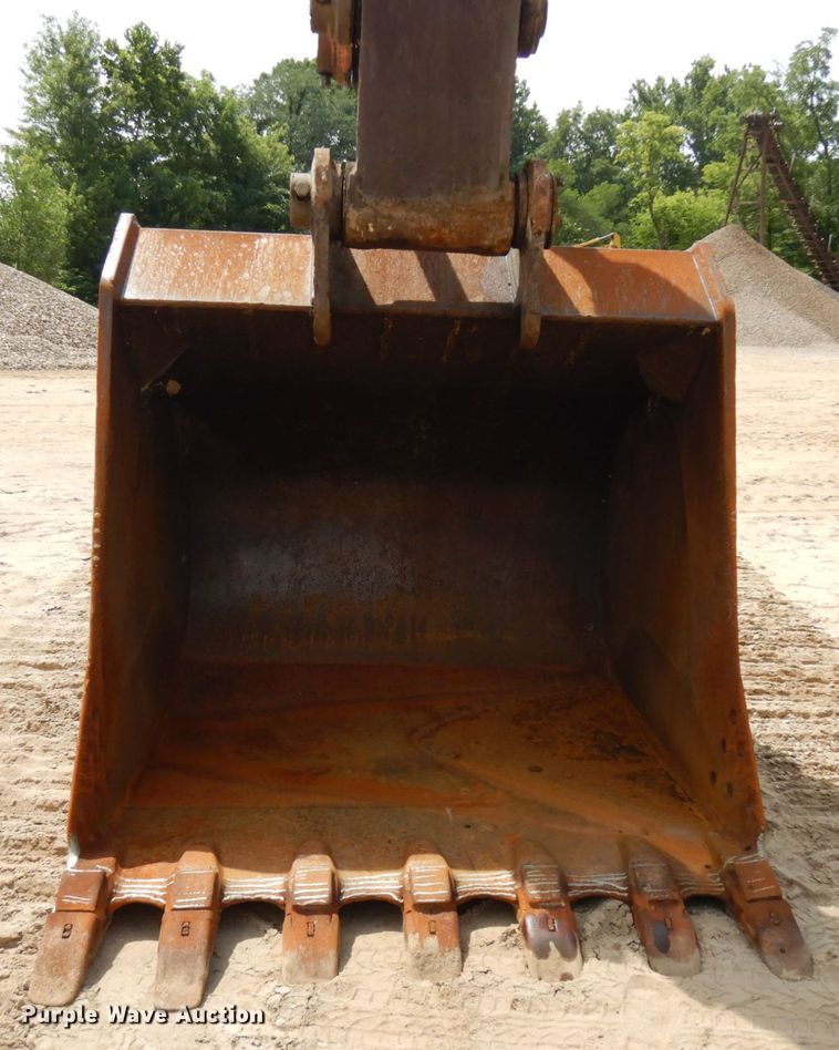 image for item IL9924 1996 Hitachi EX400LC-3  excavator