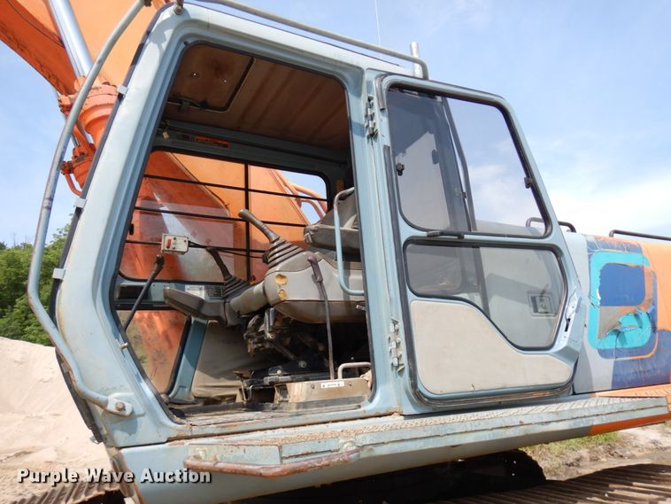 image for item IL9924 1996 Hitachi EX400LC-3  excavator