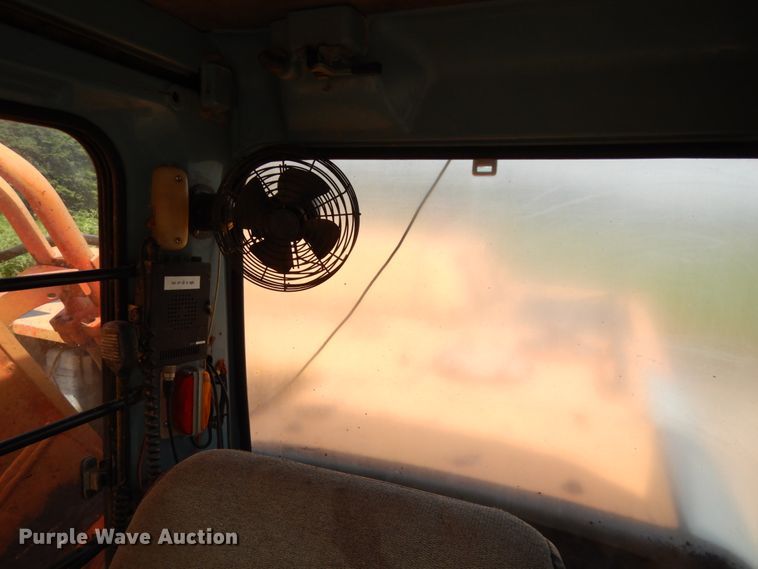 image for item IL9924 1996 Hitachi EX400LC-3  excavator