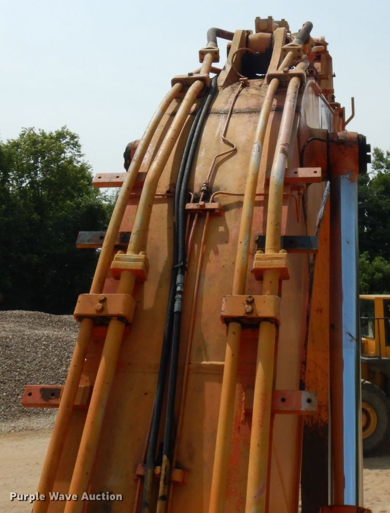 image for item IL9924 1996 Hitachi EX400LC-3  excavator