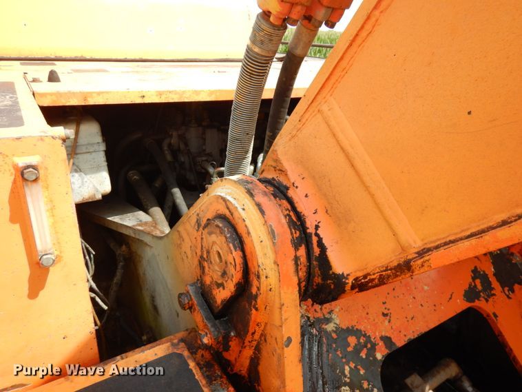 image for item IL9924 1996 Hitachi EX400LC-3  excavator