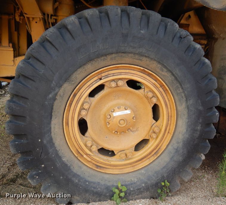 image for item IL9926 (2) 18.00-33 tires and wheels