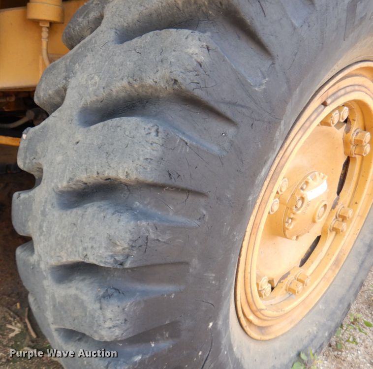 image for item IL9926 (2) 18.00-33 tires and wheels