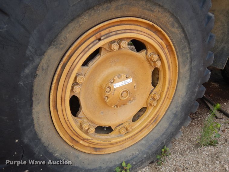 image for item IL9926 (2) 18.00-33 tires and wheels