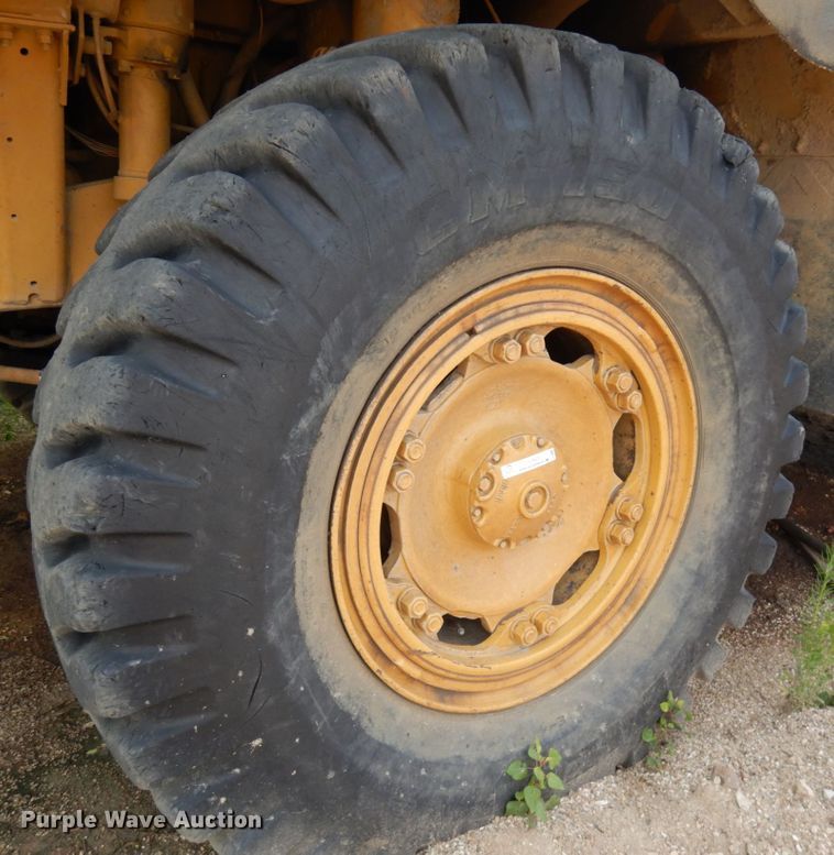 image for item IL9926 (2) 18.00-33 tires and wheels