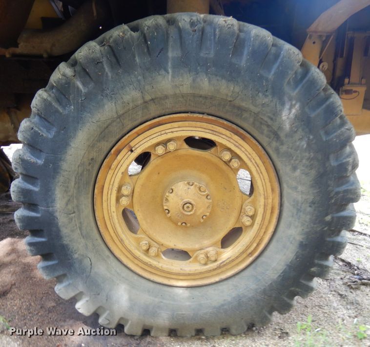 image for item IL9926 (2) 18.00-33 tires and wheels