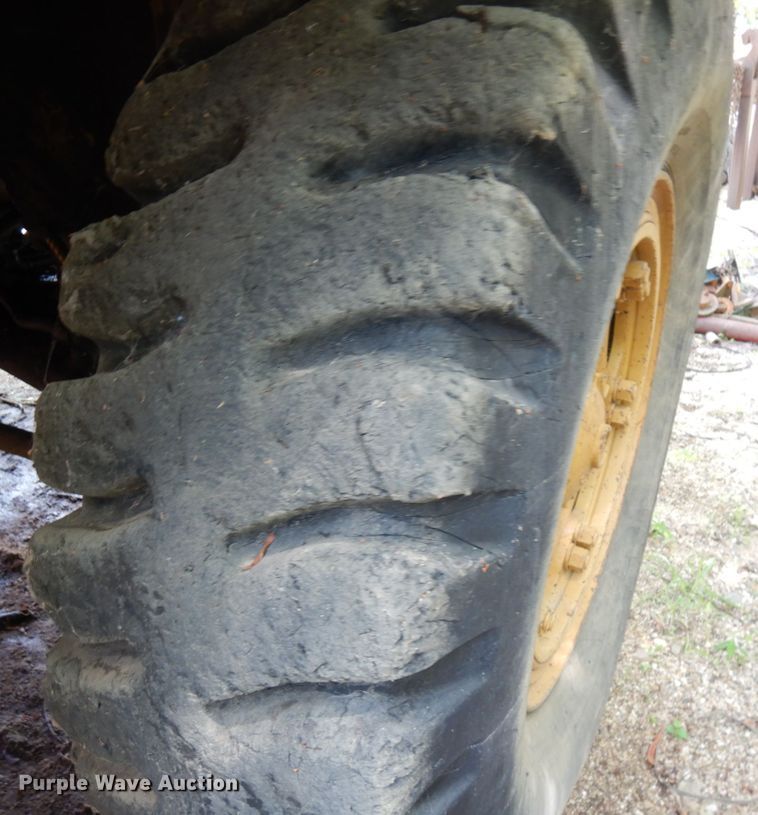 image for item IL9926 (2) 18.00-33 tires and wheels