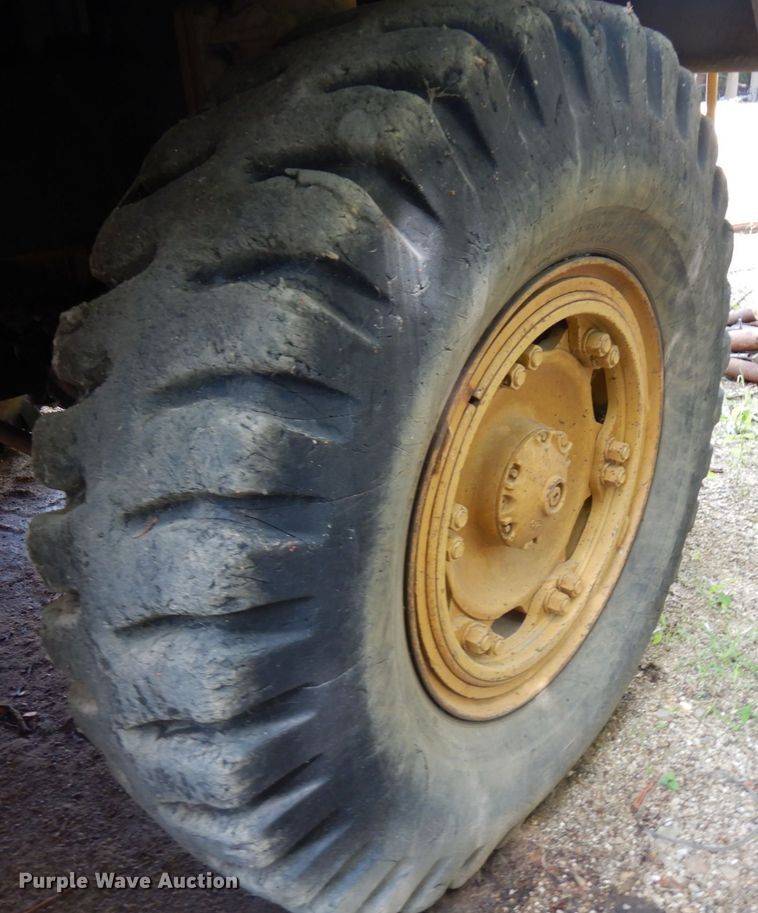 image for item IL9926 (2) 18.00-33 tires and wheels