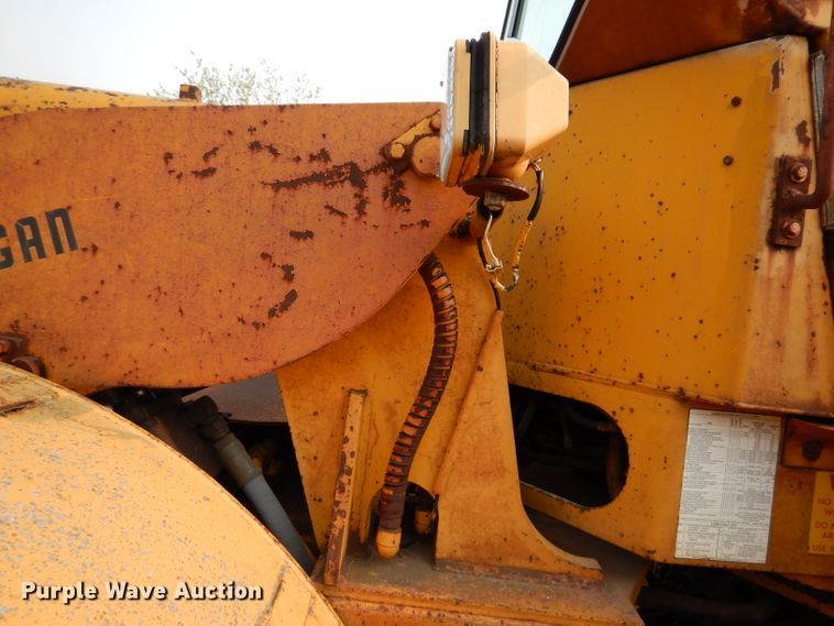 image for item IN9775 Clark-Michigan 75B  wheel loader